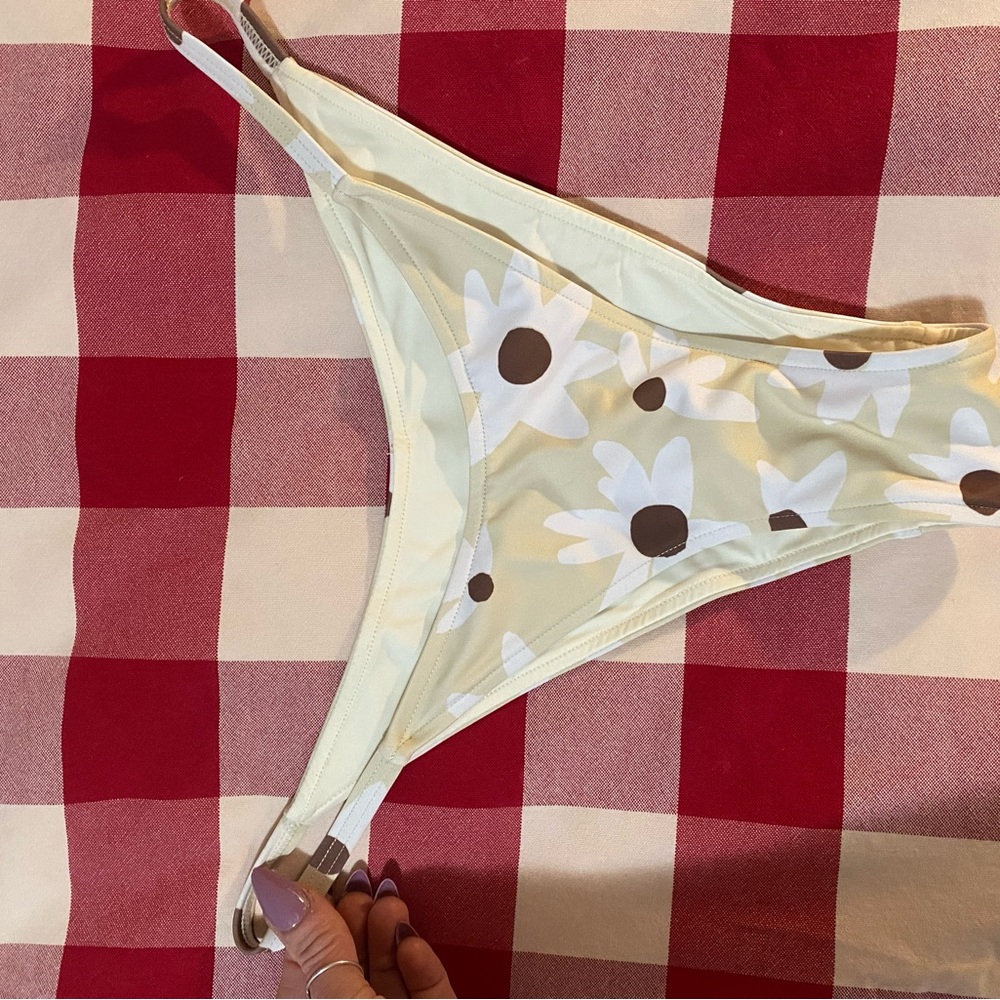 Zulu & Zephyr Cream Floral Triangle Bikini - Picture 4 of 5